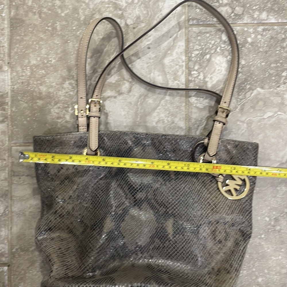 Michael Kors Jet Set Taupe Embossed Leather Shoulder Pocket Tote Bag‎ - Picture 12 of 14